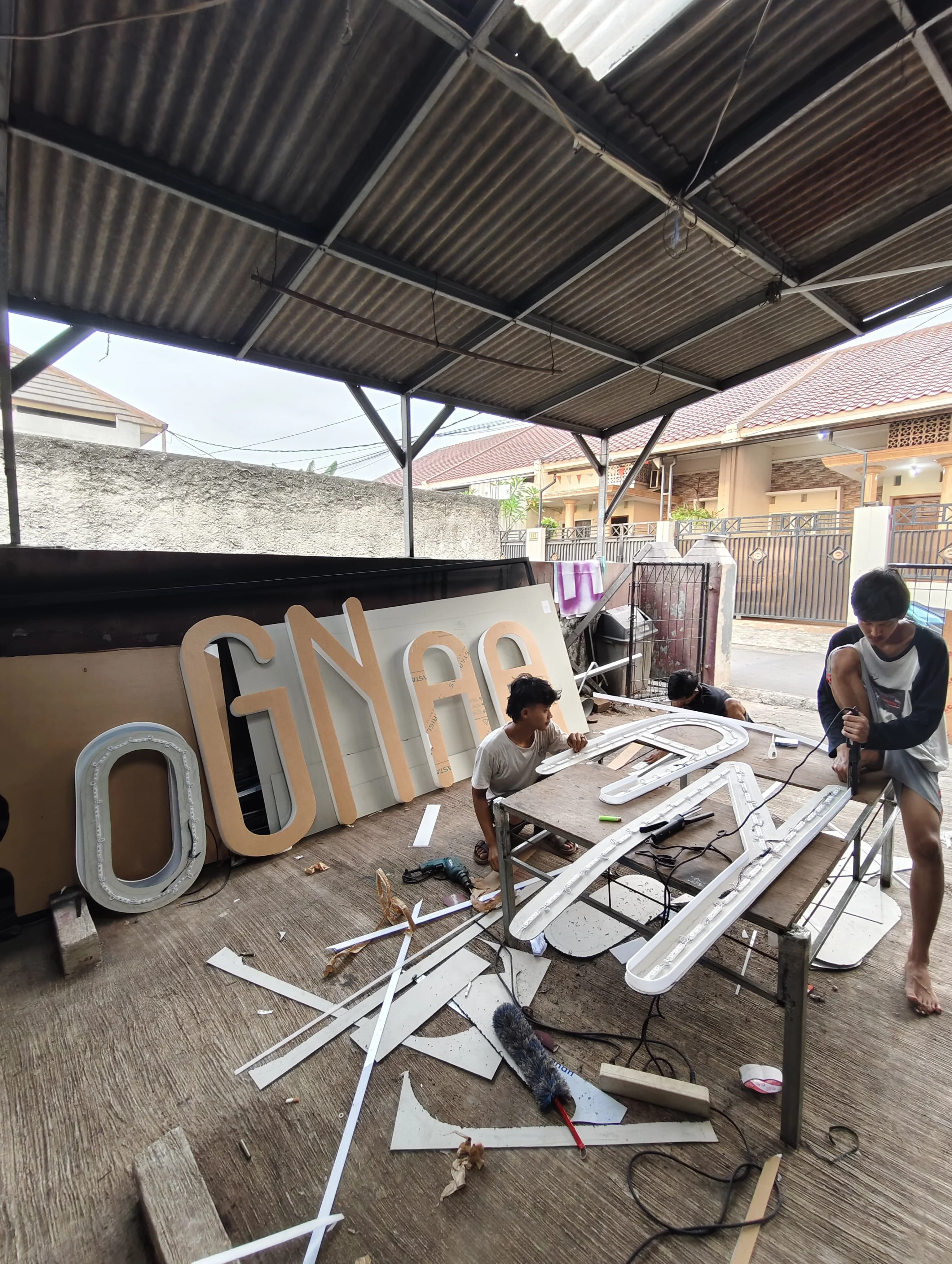 Workshop neon box